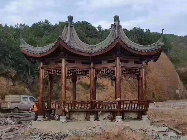 双胞胎古建六角亭